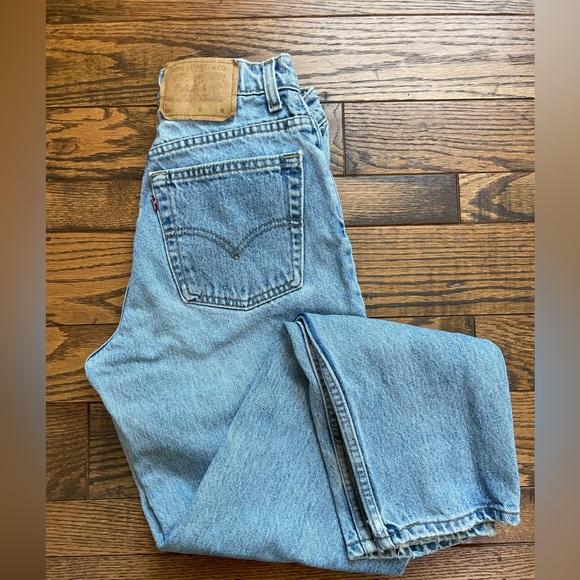 Levi’s size 26/27 size 4 medium wash vintage 550 Relaxed leg tapered jeans - Picture 7 of 10